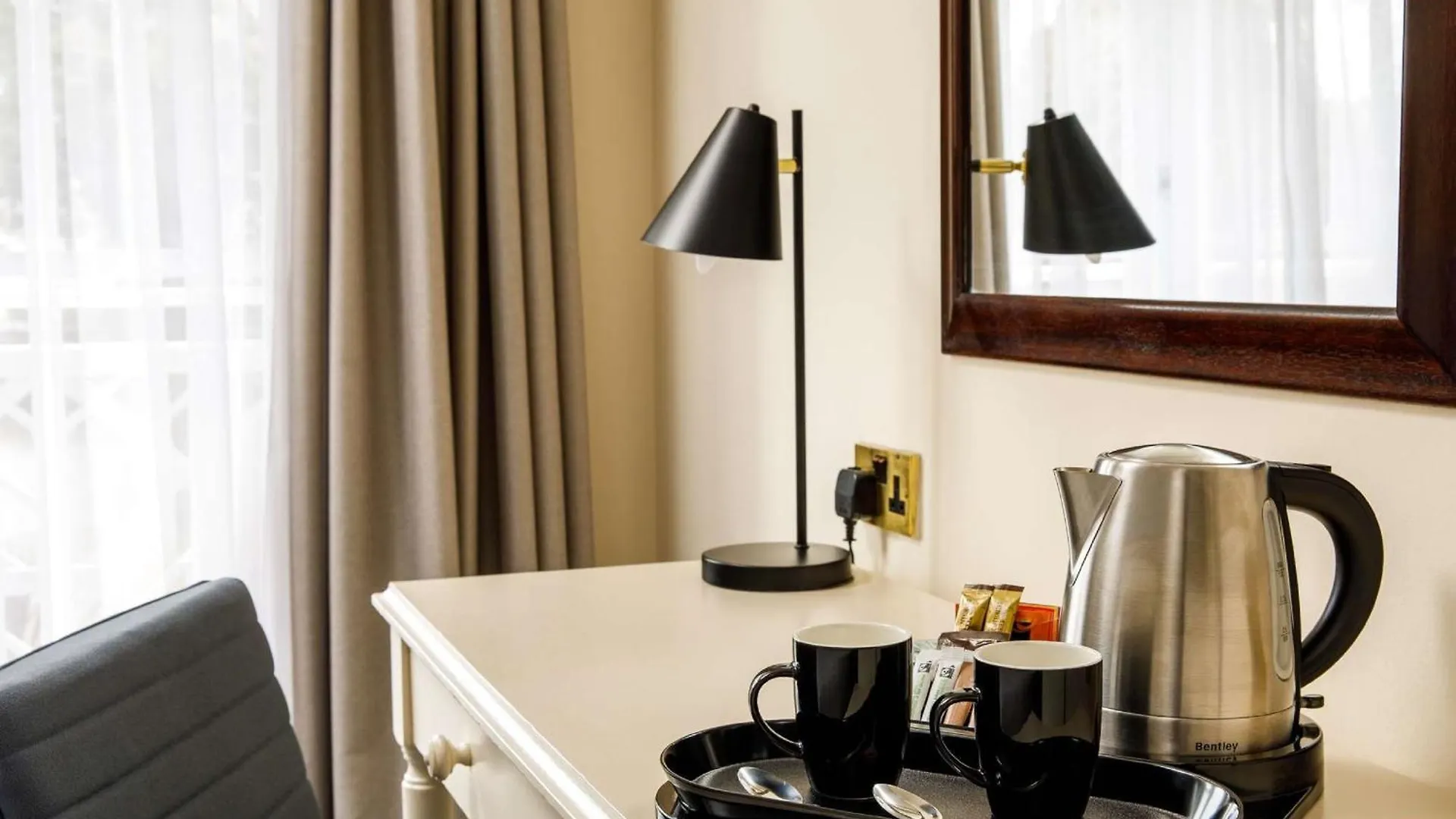 Sunday London Staines-Upon-Thames Ex Mercure Hotel 0*,