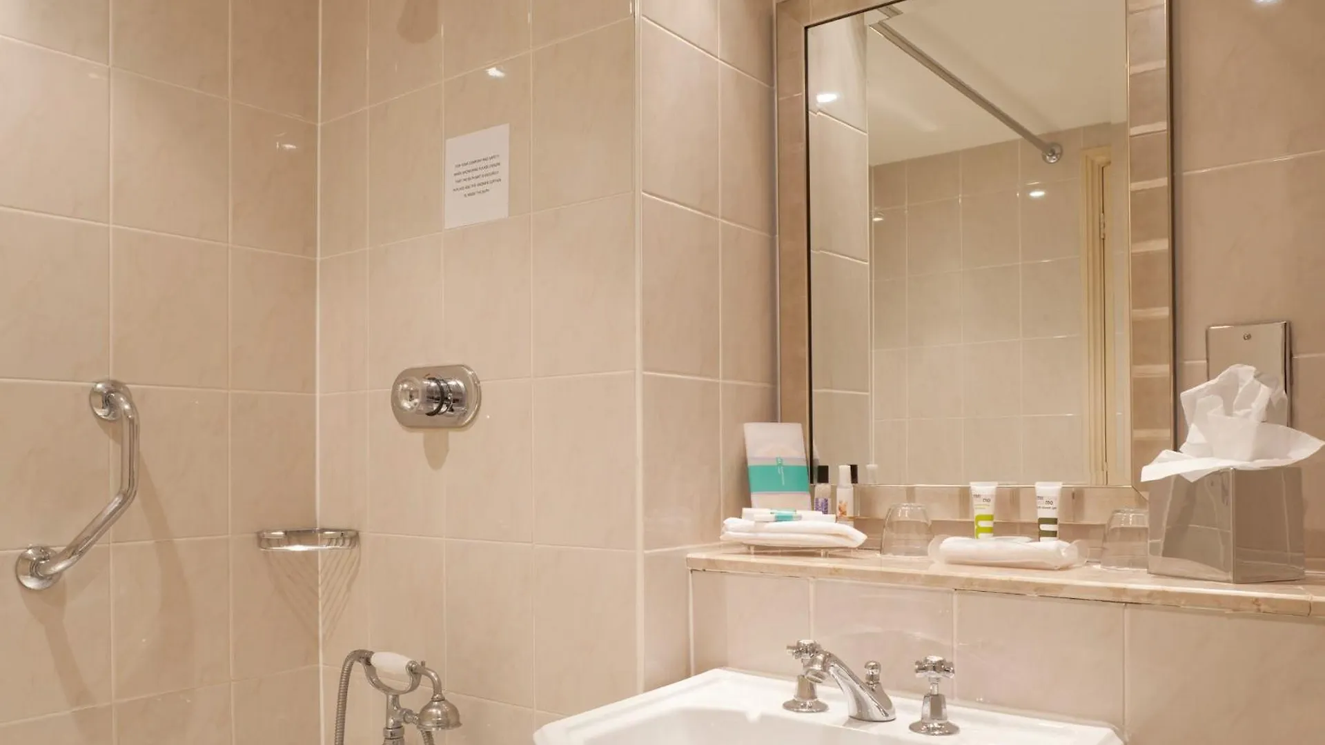 Sunday London Staines-Upon-Thames Ex Mercure Hotel