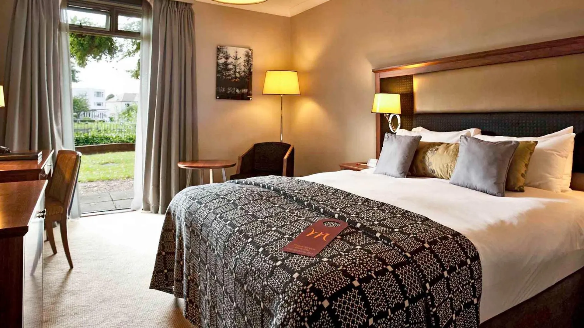 Sunday London Staines-Upon-Thames Ex Mercure Hotel