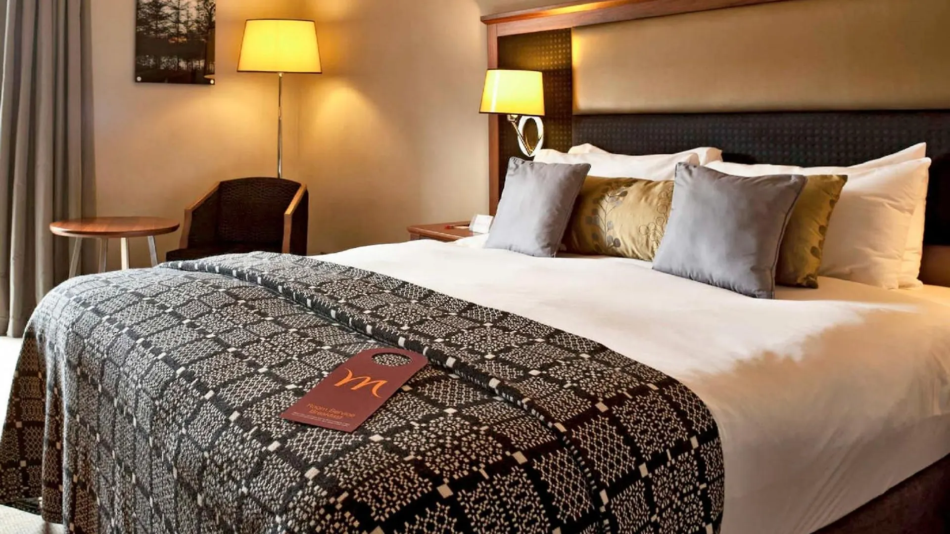 Sunday London Staines-Upon-Thames Ex Mercure Hotel