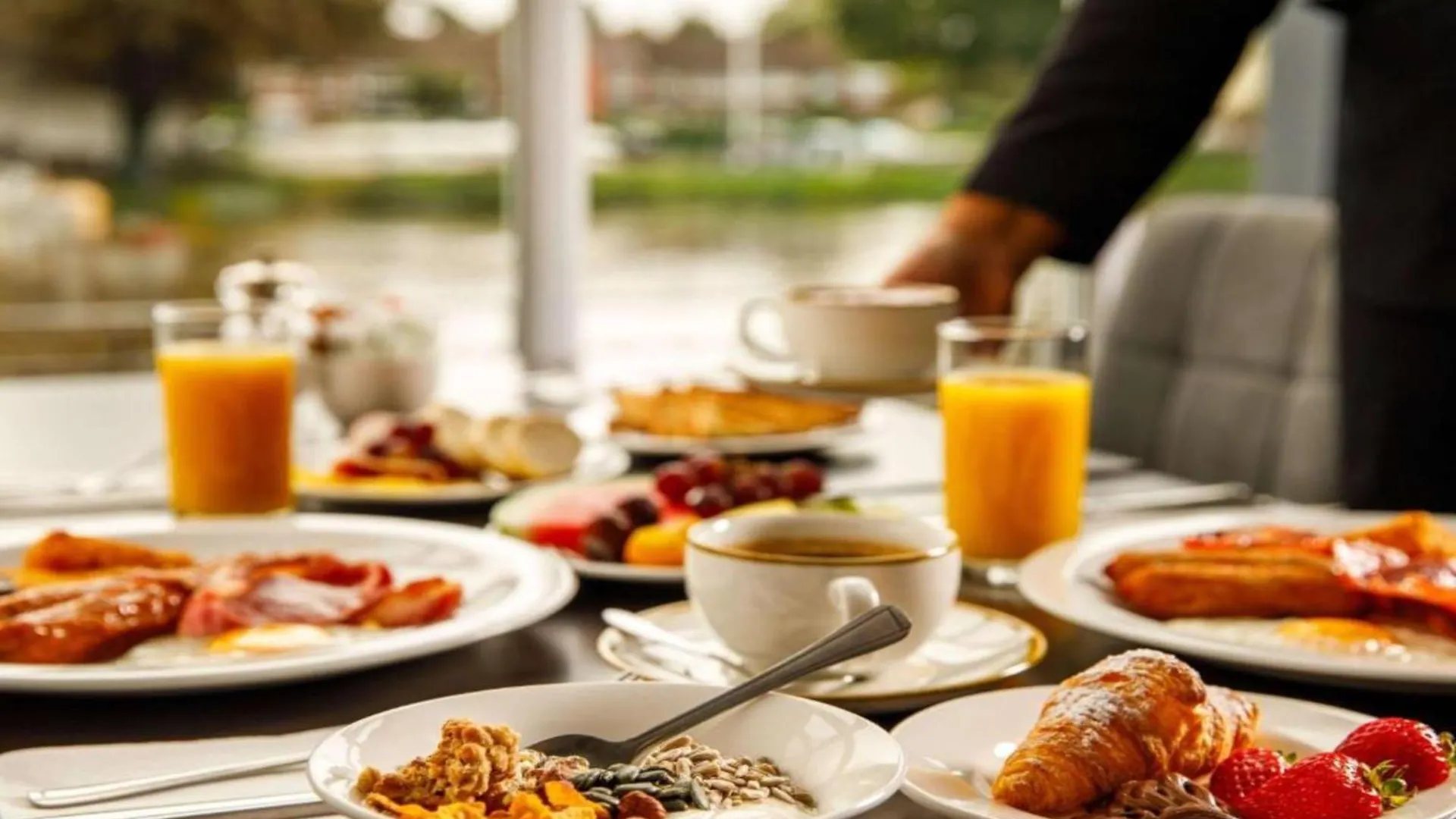 Sunday London Staines-Upon-Thames Ex Mercure Hotel