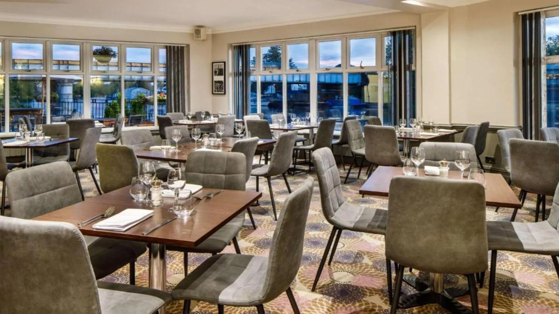 Sunday London Staines-Upon-Thames Ex Mercure Hotel