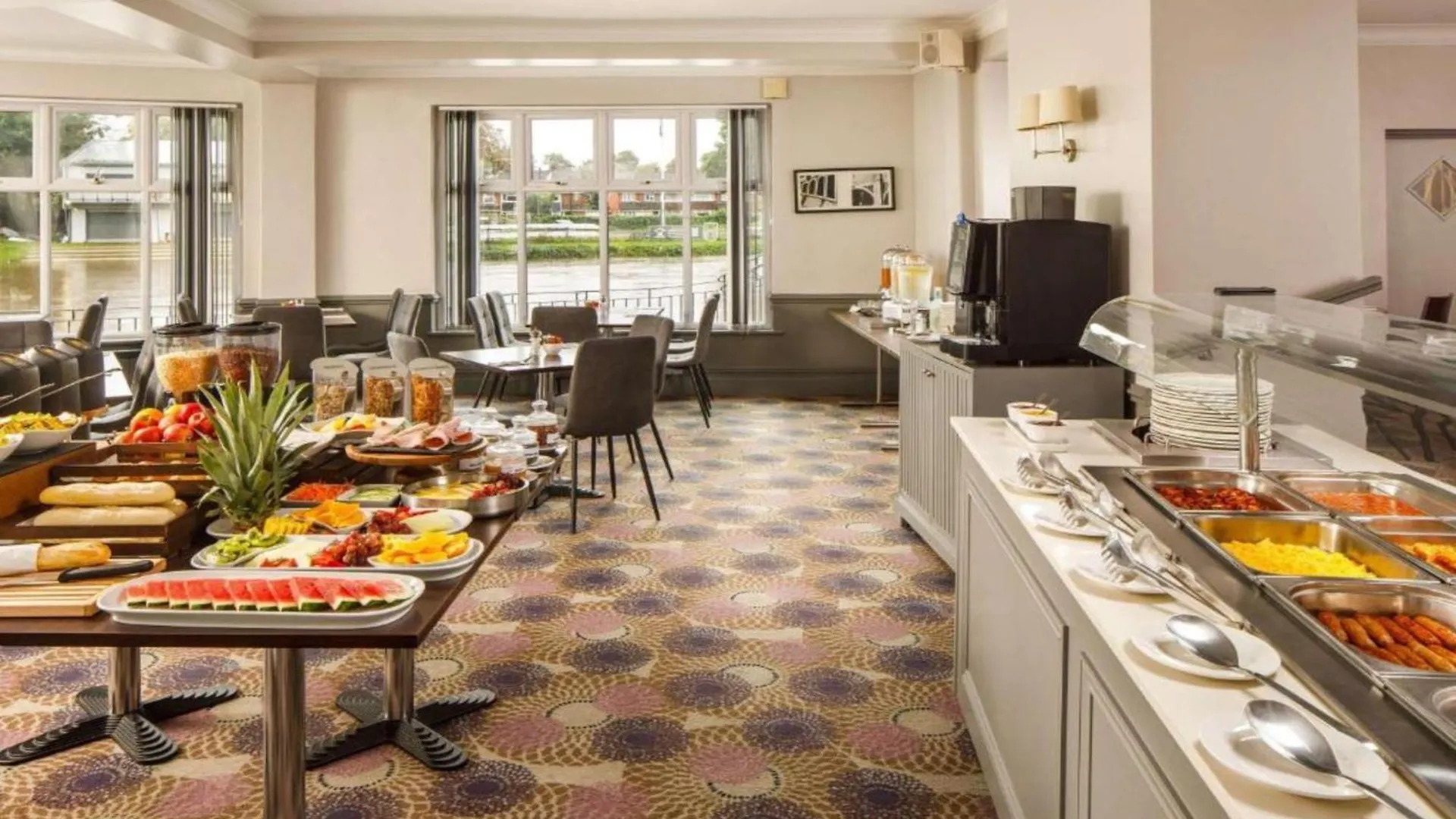 Sunday London Staines-Upon-Thames Ex Mercure Hotel 0*,  United Kingdom