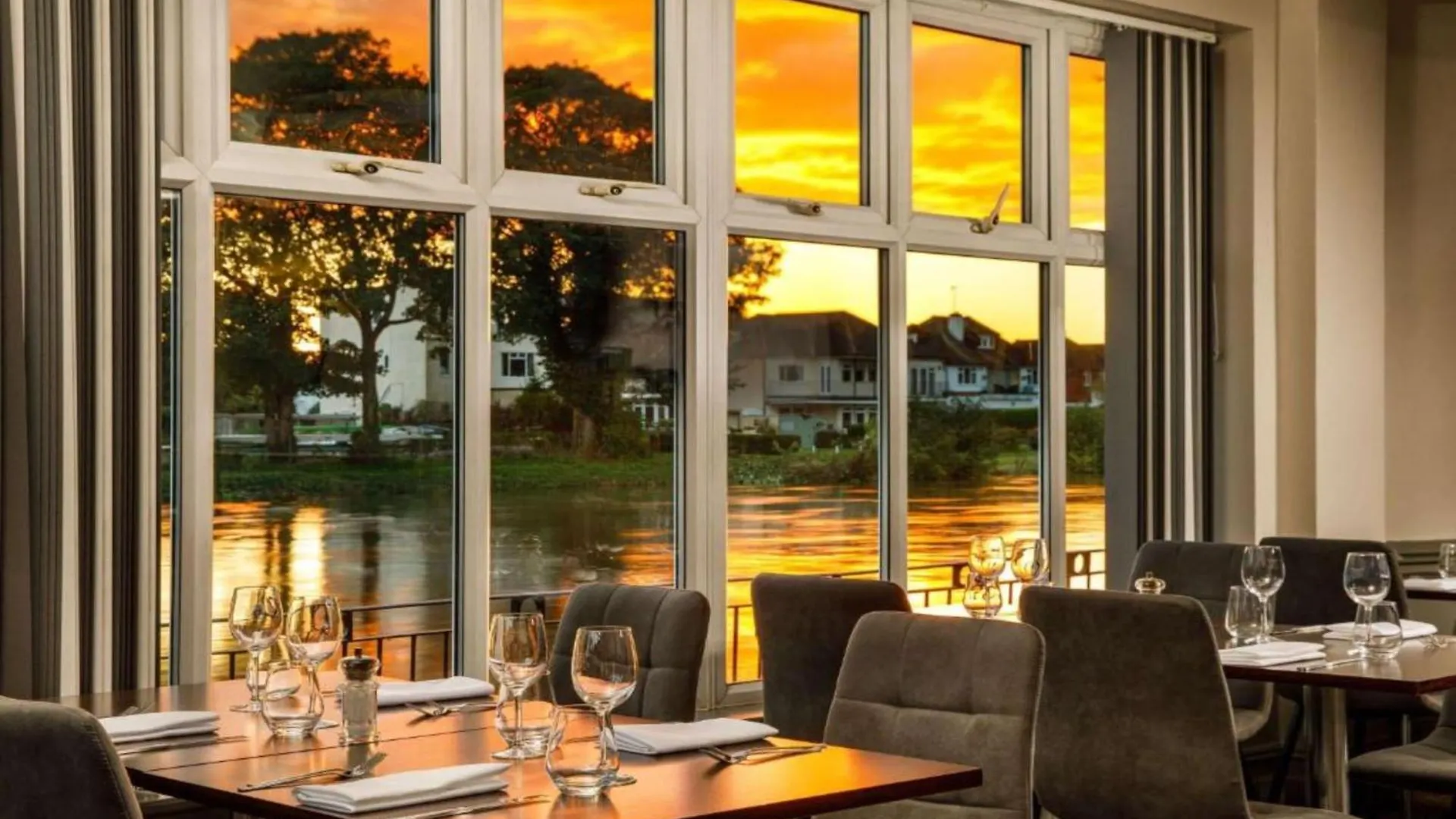 Sunday London Staines-Upon-Thames Ex Mercure Hotel