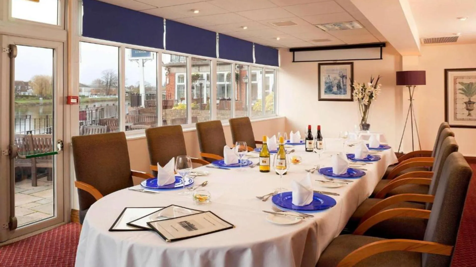 Sunday London Staines-Upon-Thames Ex Mercure Hotel