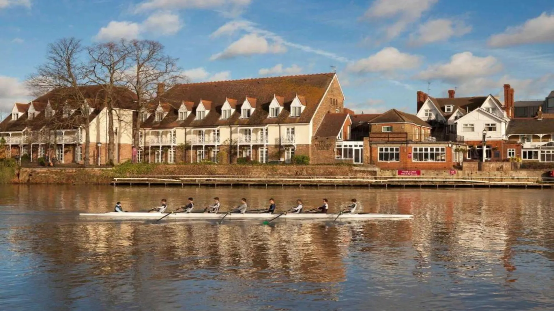 Sunday London Staines-Upon-Thames Ex Mercure Hotel