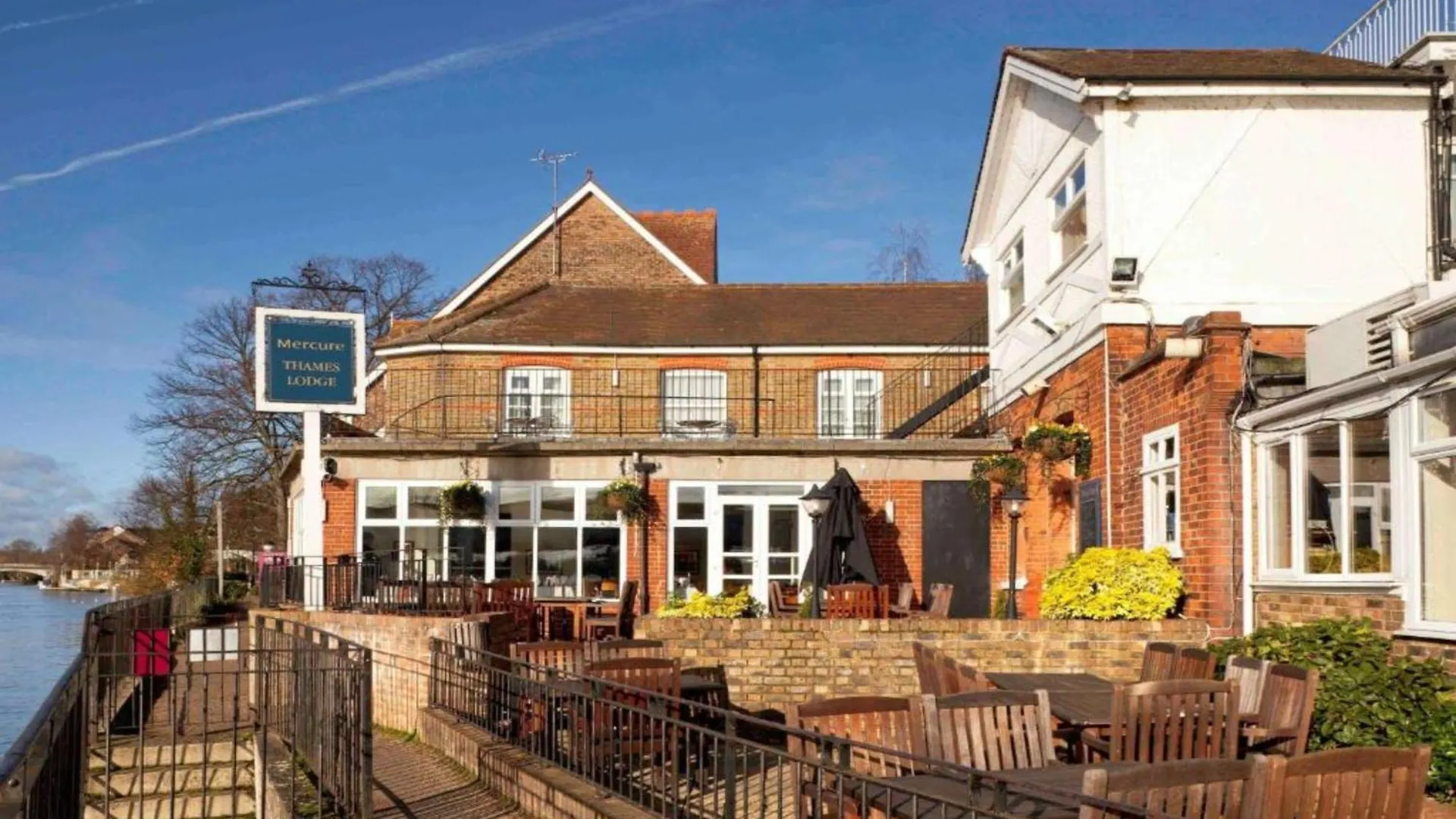 Sunday London Staines-Upon-Thames Ex Mercure Hotel