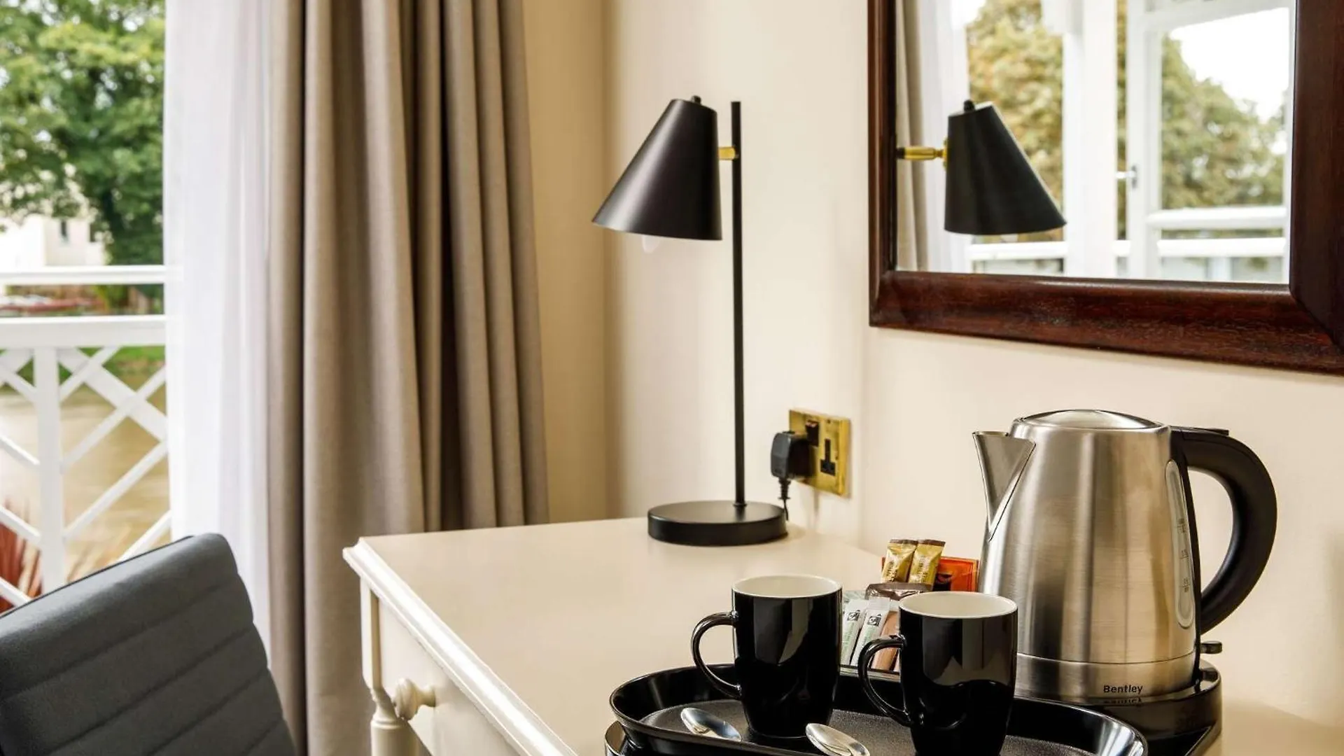 Sunday London Staines-Upon-Thames Ex Mercure Hotel