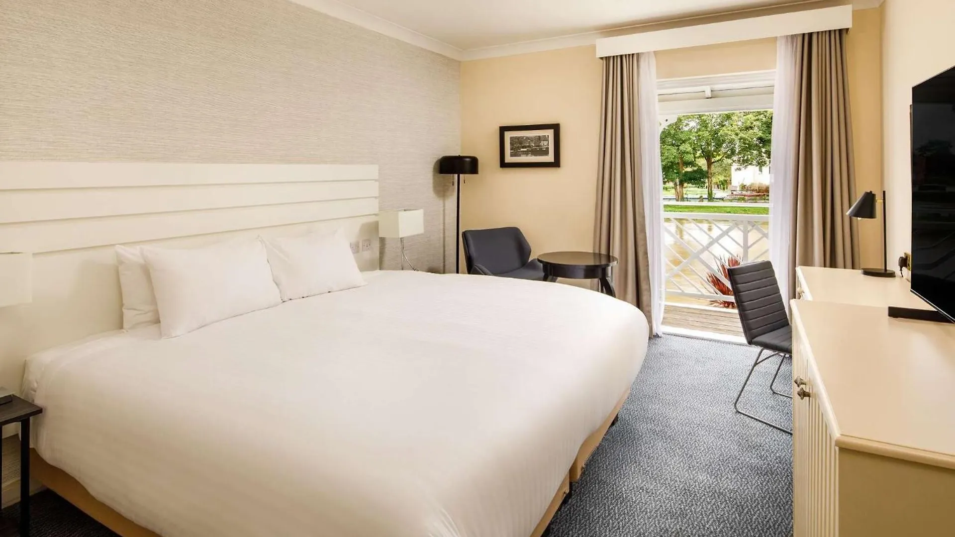 Sunday London Staines-Upon-Thames Ex Mercure Hotel