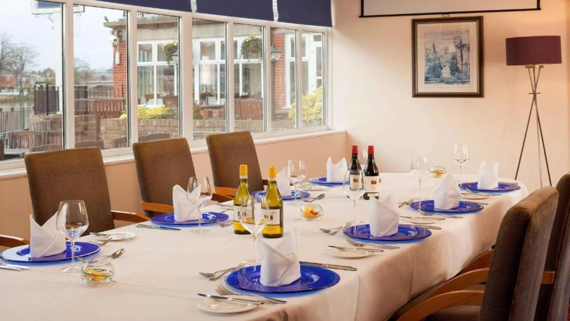 Sunday London Staines-Upon-Thames Ex Mercure Hotel